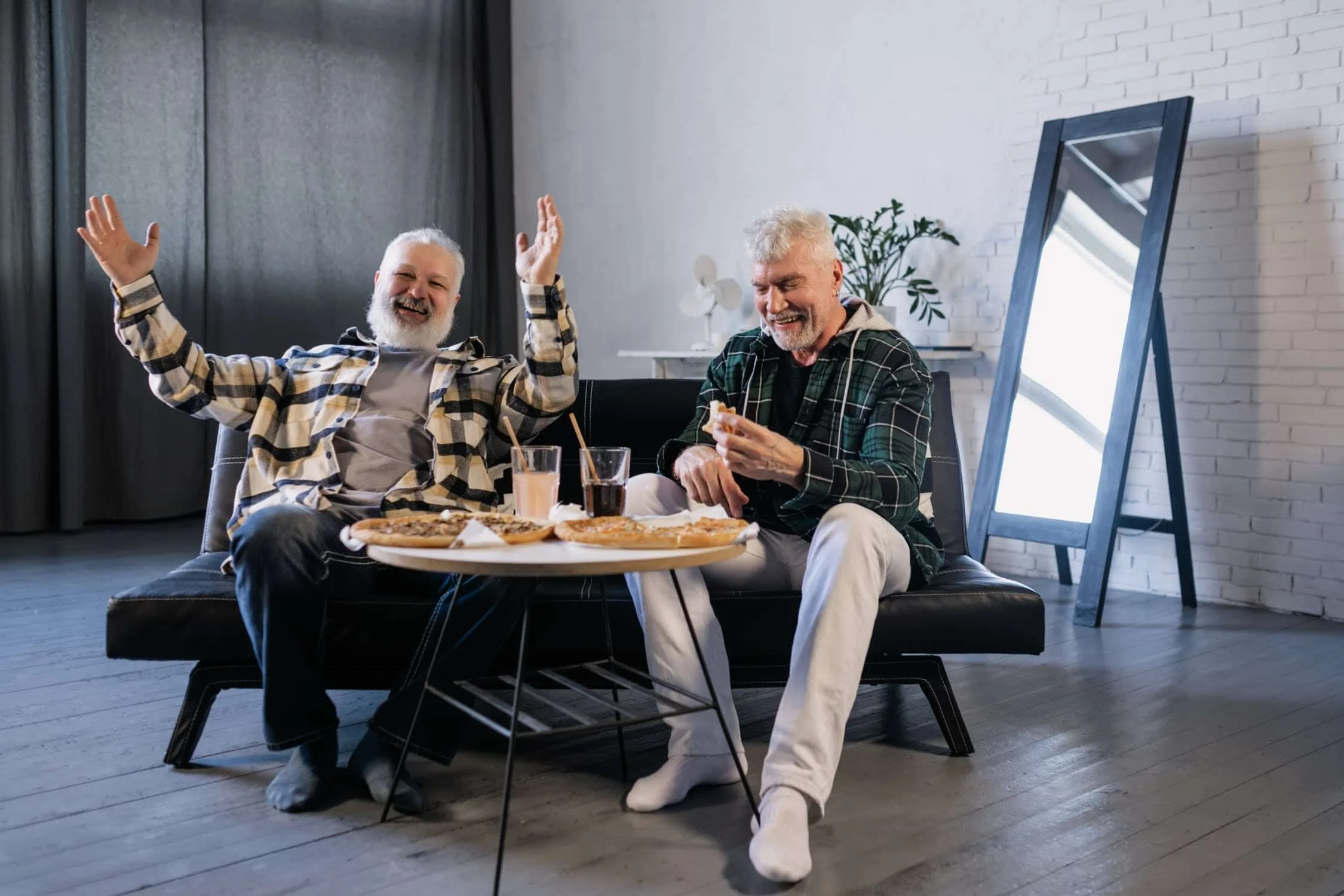 8 Health Benefits of Laughter in Seniors