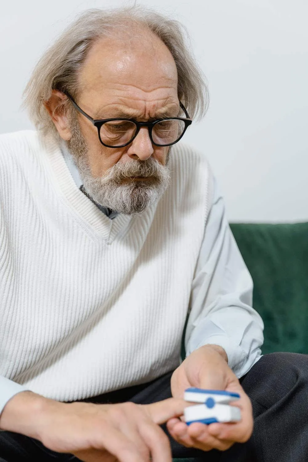 Medication Management for Seniors: 10 Essential Tips